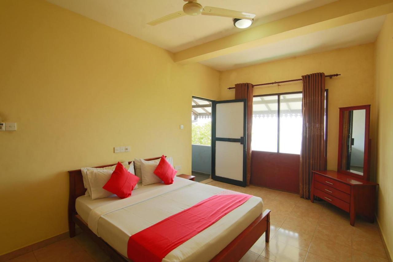 Oyo 553 Polhena Bay Resort Matara Exterior photo