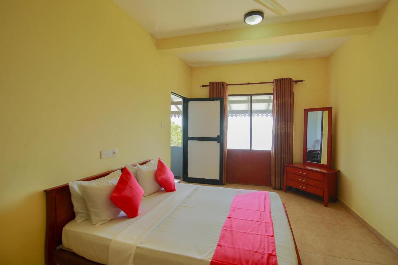 Oyo 553 Polhena Bay Resort Matara Exterior photo